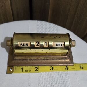 Vintage Park Sherman Perpetual Rolling Desk Calendar